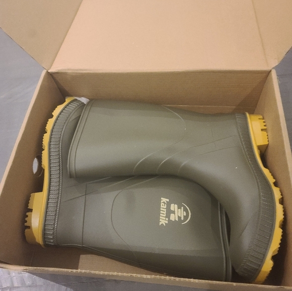 Kamik boots - Picture 3 of 5